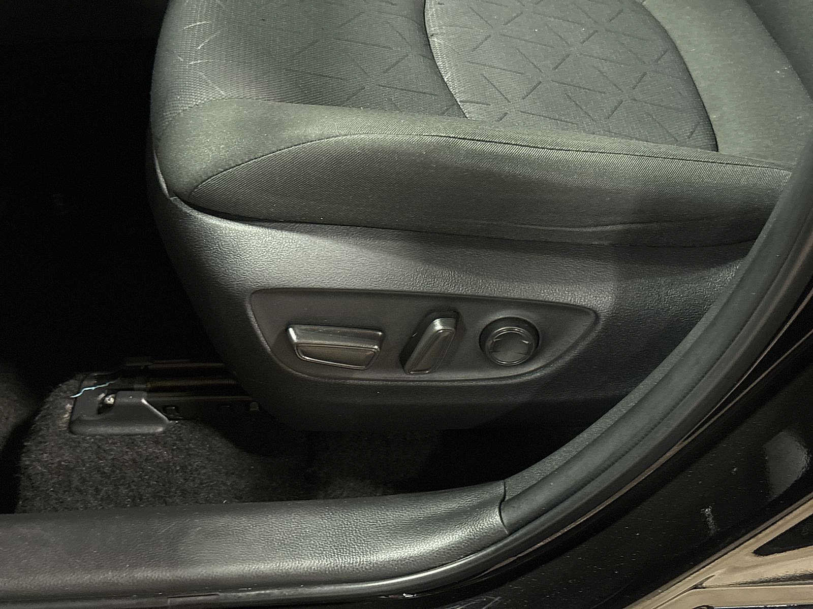 Certified 2025 Toyota RAV4 XLE AWD/4WD image 23