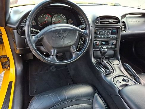 Used 2004 Chevrolet Corvette Convertible w/ Preferred Equipment Group RWD image 10
