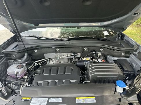 New 2025 Volkswagen Atlas Peak Edition SE image 28