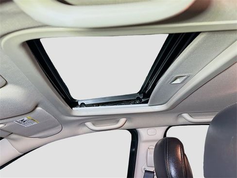 Used 2015 Jeep Compass High Altitude image 32