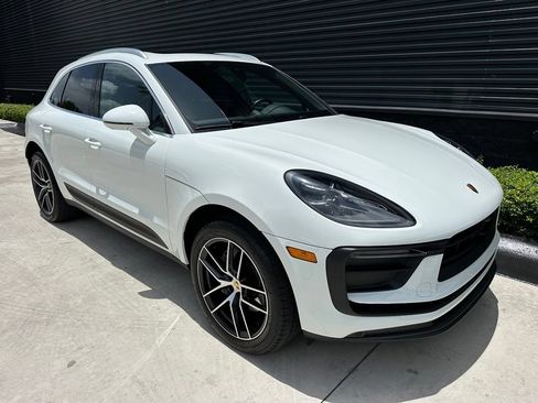Used 2024 Porsche Macan AWD/4WD image 12