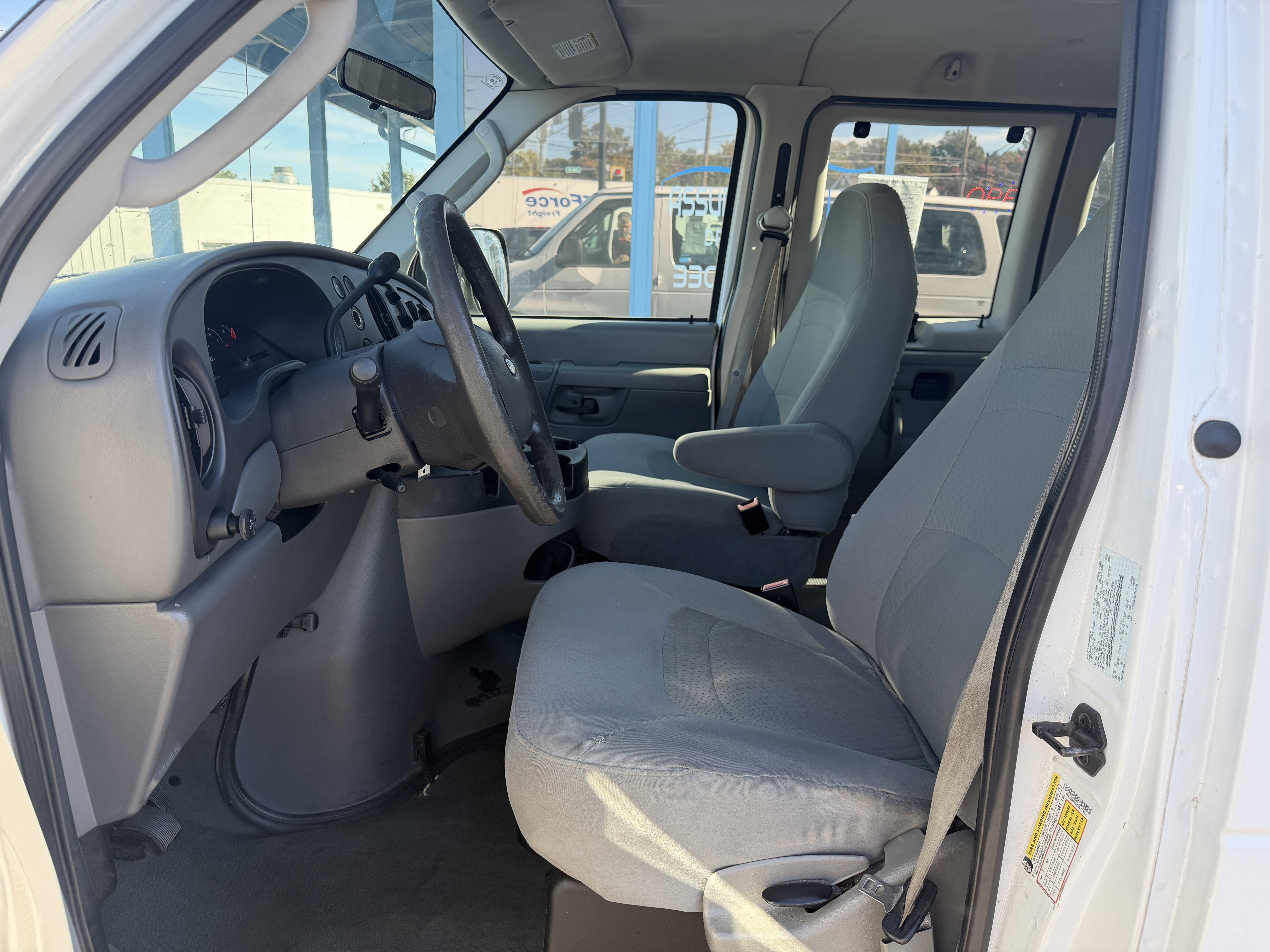 Used 2008 Ford E-350 and Econoline 350 XL RWD image 11