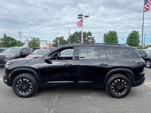 Used 2024 Chevrolet Traverse Z71 AWD/4WD image 2