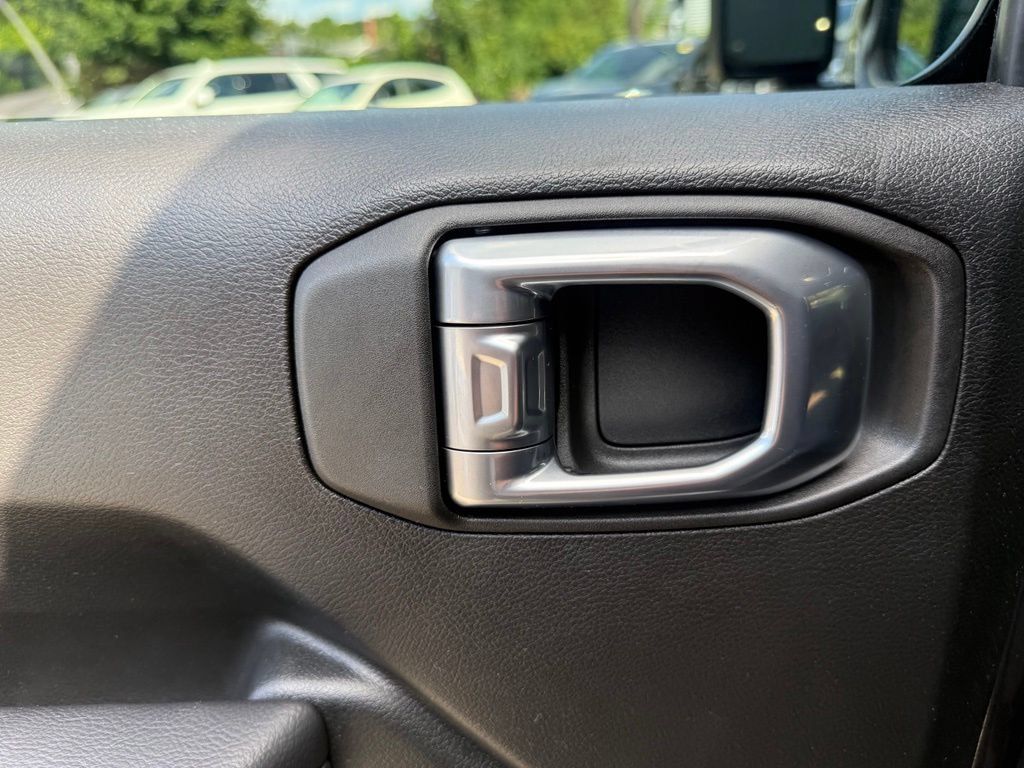 Used 2024 Jeep Wrangler Unlimited w/ Convenience Group AWD/4WD image 19