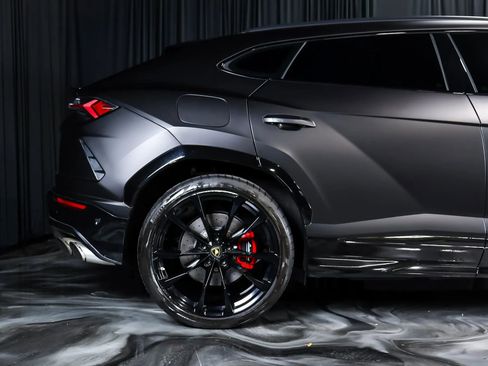Used 2019 Lamborghini Urus AWD/4WD image 3