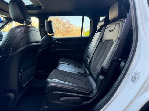 Used 2025 Jeep Grand Cherokee L Altitude AWD/4WD image 13