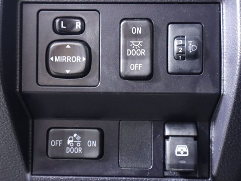 Used 2017 Toyota Tundra SR5 RWD image 10