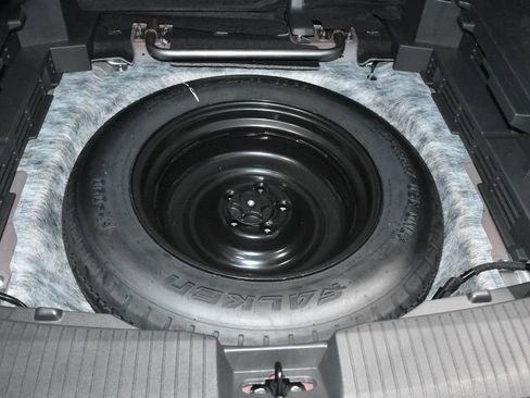 Used 2025 Nissan Rogue SV image 31