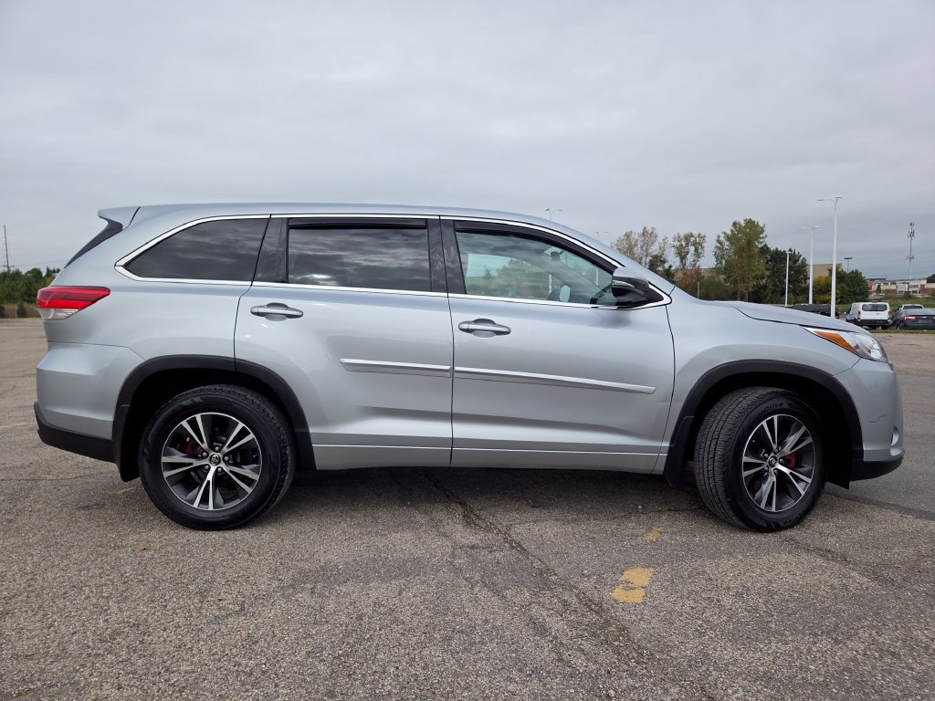 Used 2017 Toyota Highlander Plus AWD/4WD image 22