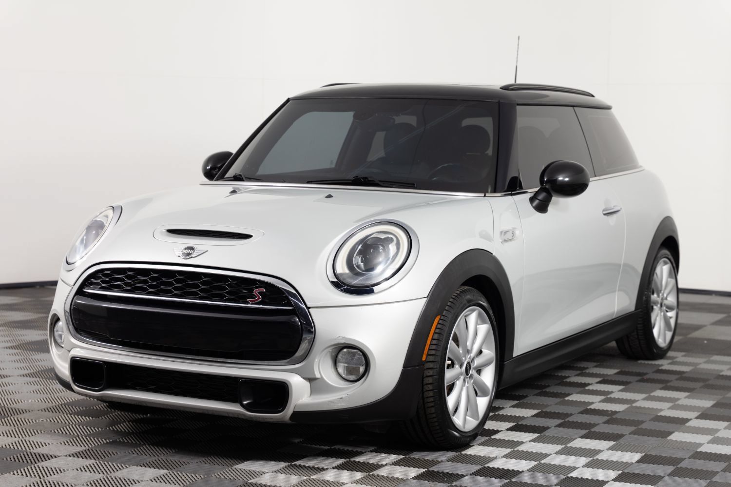 Used 2017 MINI Cooper S FWD image 2