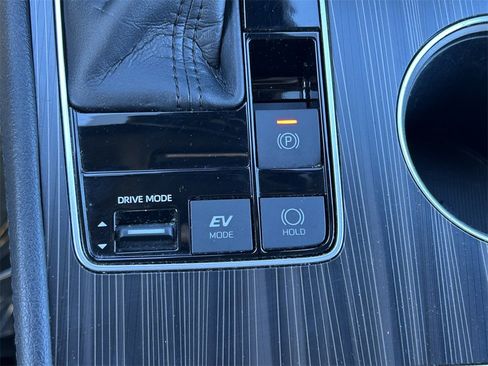 Used 2022 Toyota Sienna Limited image 39