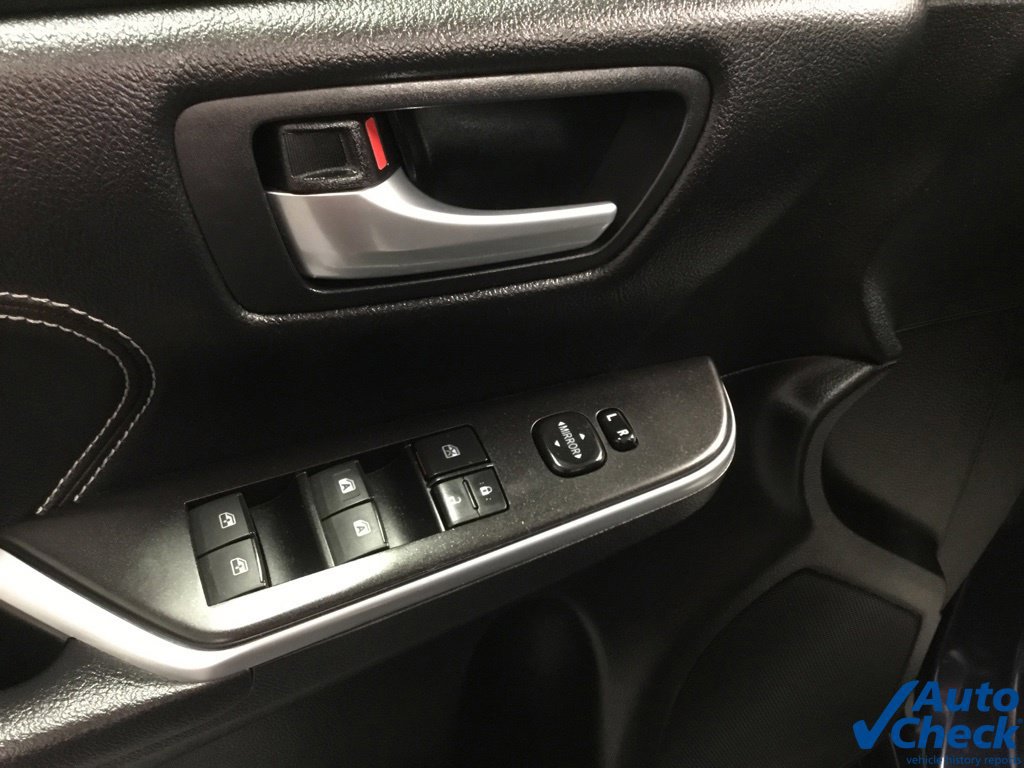 Used 2017 Toyota Camry XLE w/ Moonroof Package FWD image 26