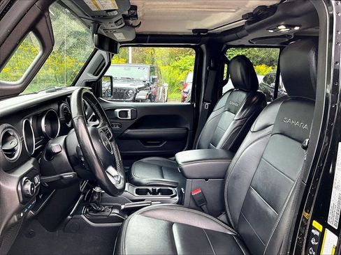 Used 2023 Jeep Wrangler Unlimited Sahara w/ Cold Weather Group AWD/4WD image 4