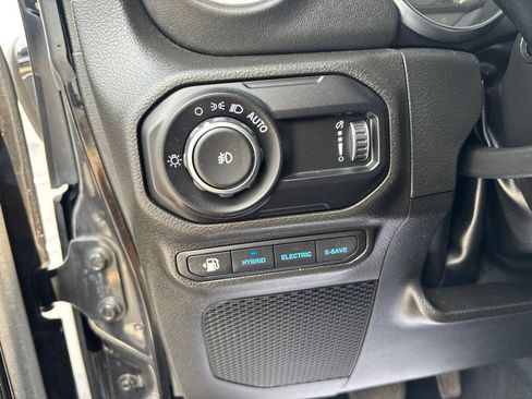 Used 2023 Jeep Wrangler Unlimited Sahara w/ Cold Weather Group AWD/4WD image 25