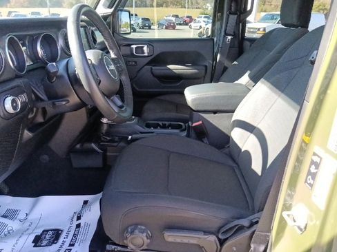 Used 2022 Jeep Wrangler Unlimited Sport image 15