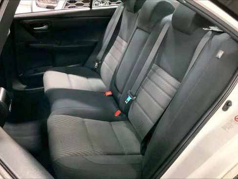 Used 2015 Toyota Camry LE image 19