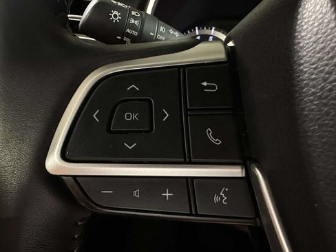 Used 2023 Toyota Highlander XSE AWD/4WD image 35