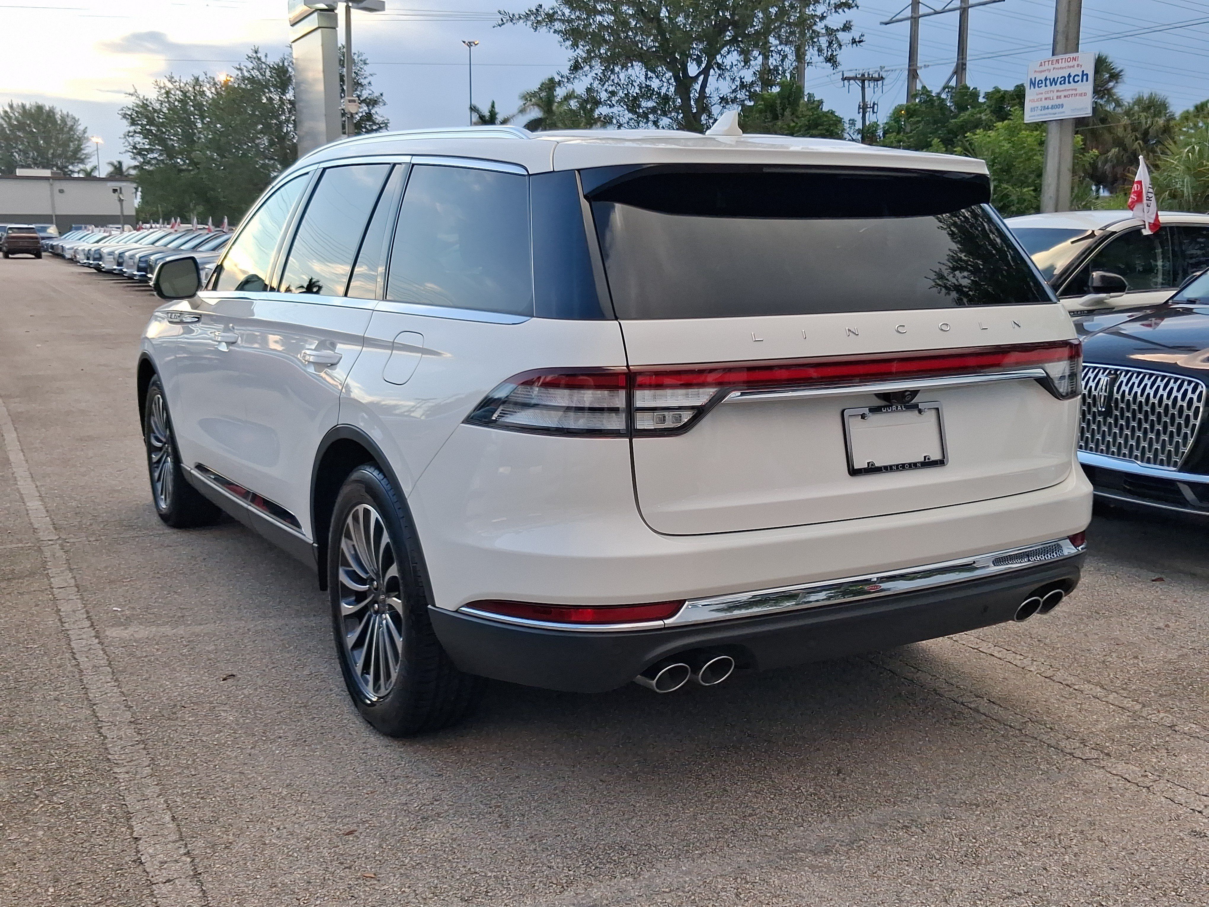 Certified 2023 Lincoln Aviator Reserve RWD image 3
