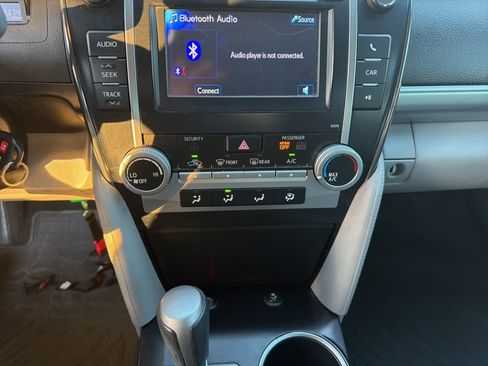 Used 2014 Toyota Camry LE image 9