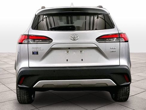 Used 2022 Toyota Corolla Cross XLE w/ Convenience Package AWD/4WD image 4