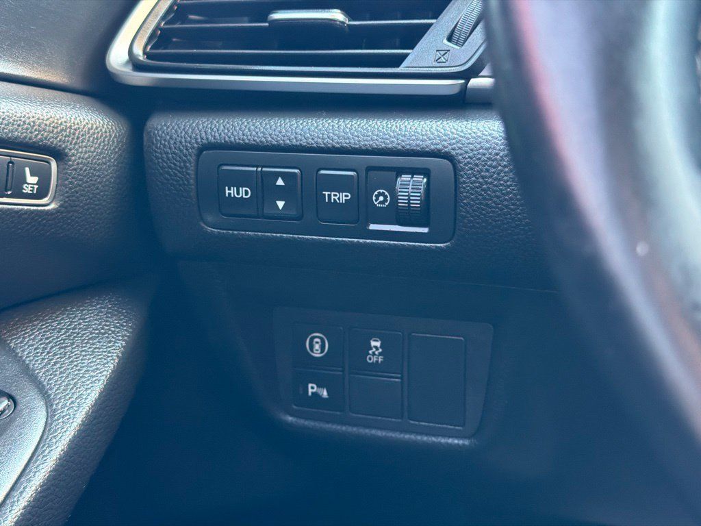 Used 2018 Honda Accord Touring image 30