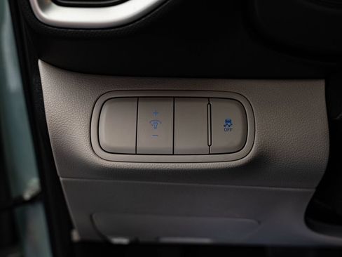 Used 2025 Hyundai Venue SEL FWD image 38