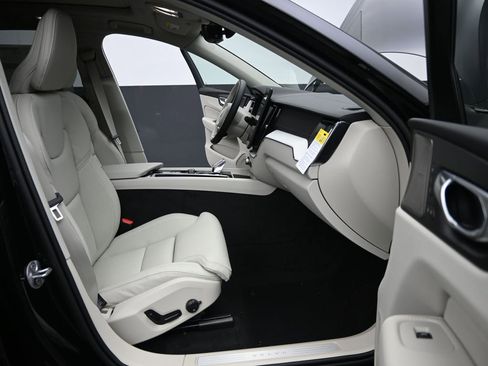 New 2026 Volvo XC60 B5 Ultra w/ Climate Package AWD/4WD image 14