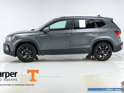Used 2023 Volkswagen Taos SE w/ Panoramic Sunroof Package FWD image 40