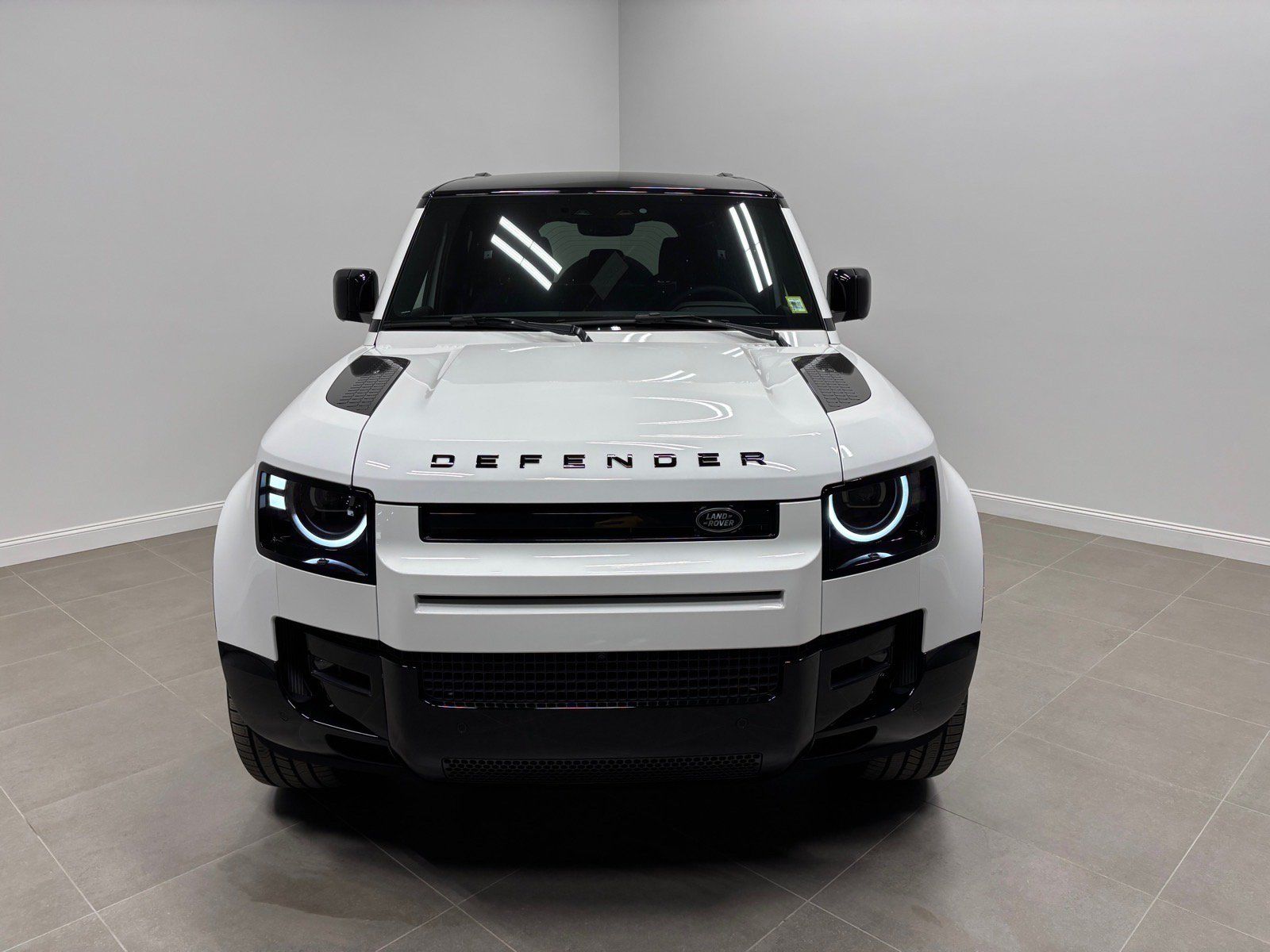 New 2026 Land Rover Defender 110 X-Dynamic SE AWD/4WD image 3