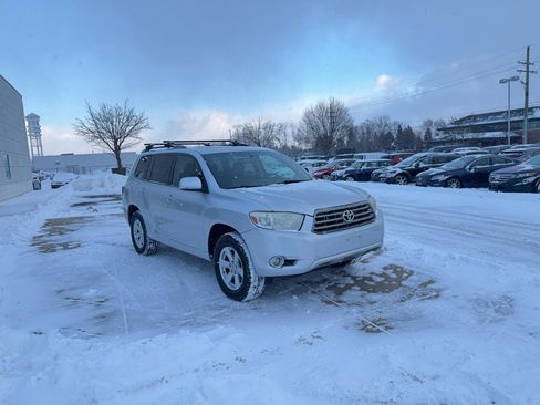 Used 2010 Toyota Highlander SE image 3