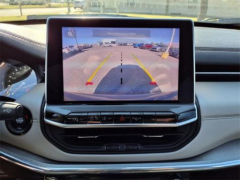 Certified 2024 Jeep Compass Limited image 4