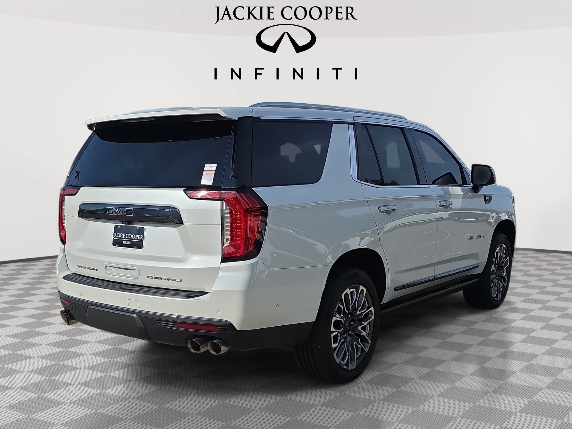 Used 2023 GMC Yukon Denali Ultimate AWD/4WD image 5