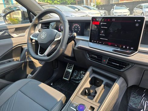 New 2026 Volkswagen Tiguan SE R-Line AWD/4WD image 12