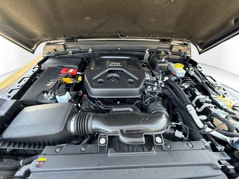 Used 2021 Jeep Wrangler Unlimited Sahara AWD/4WD image 18