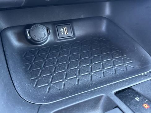 Used 2025 Toyota RAV4 XLE image 20