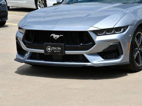 Used 2025 Ford Mustang Premium RWD image 3