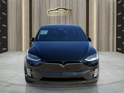 Used 2019 Tesla Model X 75D image 11