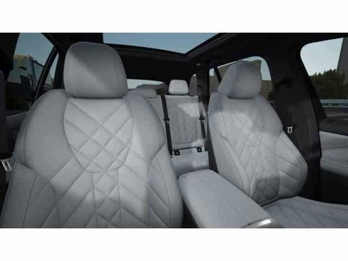 Used 2026 BMW X5 sDrive40i w/ M Sport Package RWD image 11