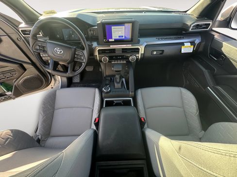 Certified 2026 Toyota Tacoma SR5 AWD/4WD image 10