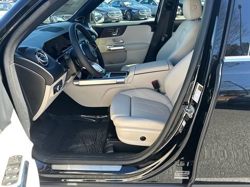 New 2026 Mercedes-Benz GLB 250 image 9