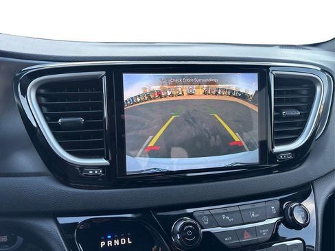 Used 2025 Chrysler Pacifica Select FWD image 25