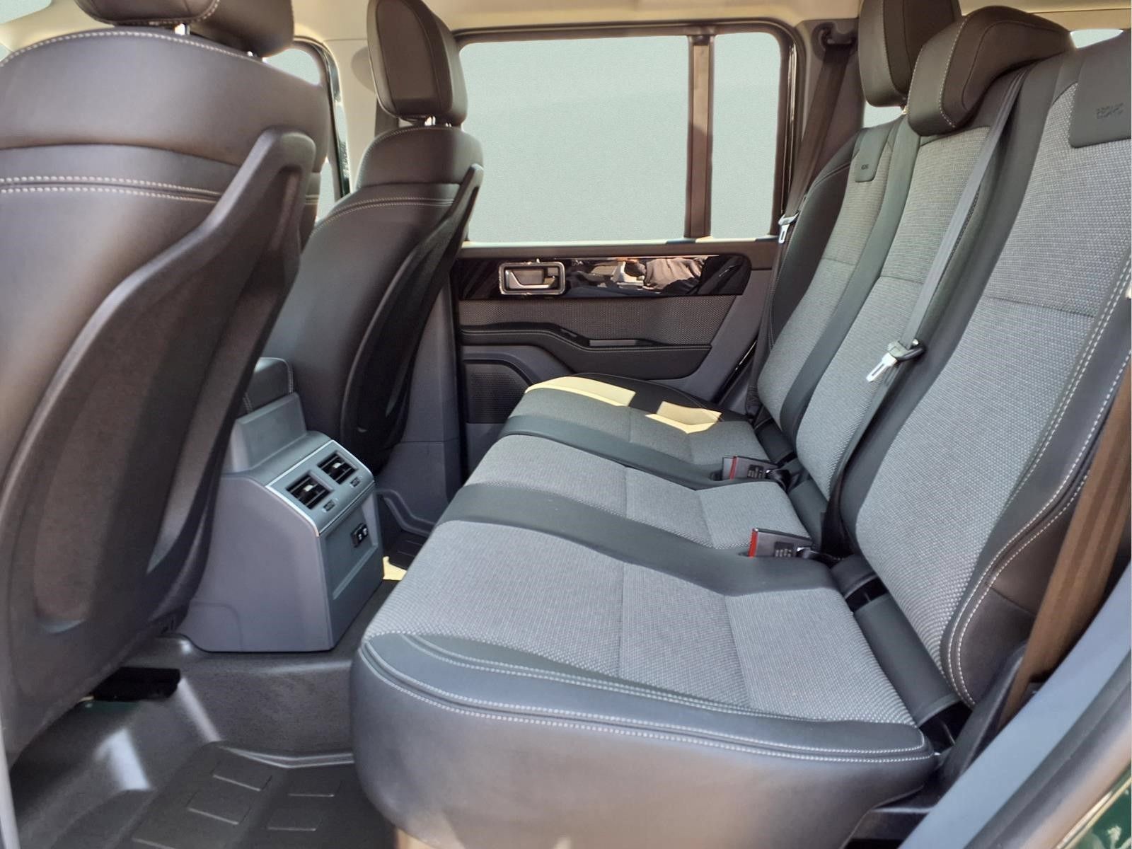 Used 2024 INEOS Grenadier Station Wagon AWD/4WD image 11