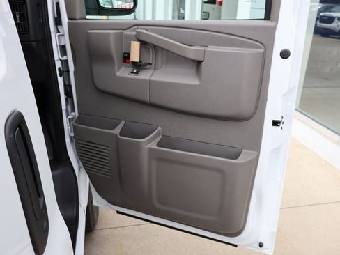 New 2025 GMC Savana 2500 Work Van w/ Enhanced Convenience Package image 28