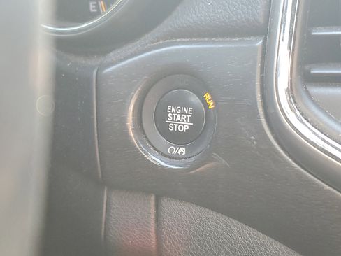 Used 2017 Jeep Grand Cherokee Altitude image 18