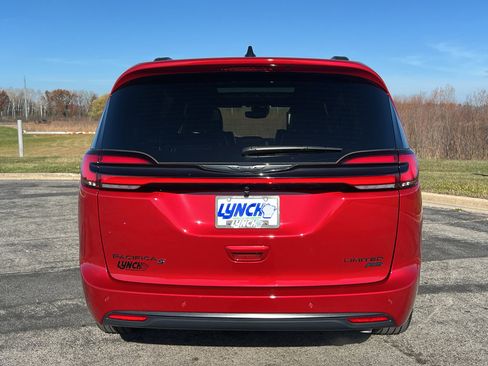 Used 2026 Chrysler Pacifica Limited w/ Uconnect Theater Family Group image 3