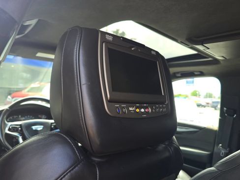 Used 2018 Cadillac Escalade ESV Platinum AWD/4WD image 18