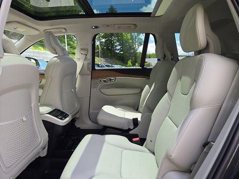 Used 2021 Volvo XC90 T6 Momentum w/ Advanced Package AWD/4WD image 10