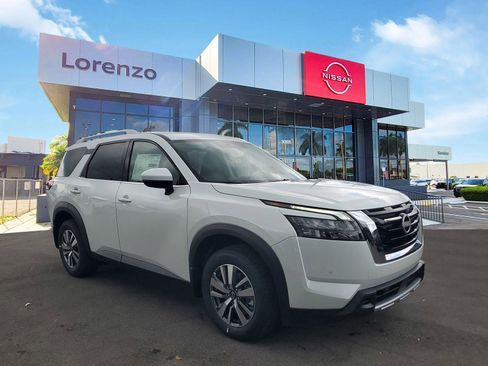 New 2025 Nissan Pathfinder SL image 3