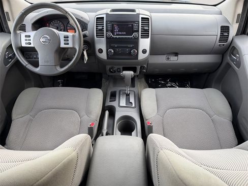 Used 2018 Nissan Frontier SV image 16