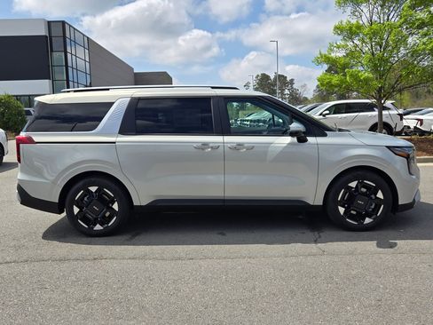 New 2026 Kia Carnival EX image 8